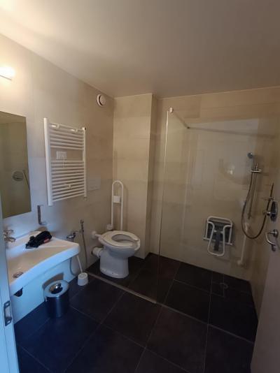 Vacanze in montagna Camera per 4 persone con balcone (adattato per disabili) - Hôtel Turan - Les 2 Alpes