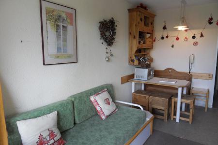 Holiday in mountain resort Studio cabin 4 people (114) - La Résidence Andromède - La Plagne - Living room