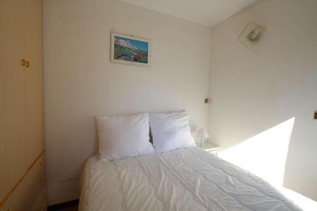 Holiday in mountain resort 3 room apartment 6 people (MTG110) - La Résidence Ferme d'Augustin - Montgenèvre - Bedroom