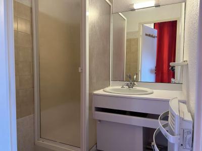 Vacanze in montagna Studio con alcova per 4 persone (F105) - La Résidence Ferme d'Augustin - Montgenèvre - Bagno con doccia