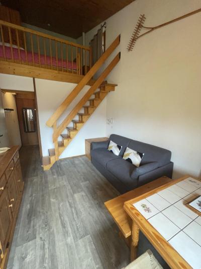 Holiday in mountain resort Studio mezzanine 4 people (431) - La Résidence Hameaux 1 - La Plagne - Living room