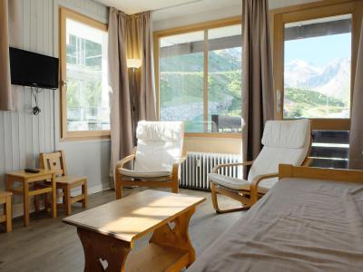 Holiday in mountain resort 3 room apartment 7 people (11) - La Résidence la Tour du Lac - Tignes - Living room