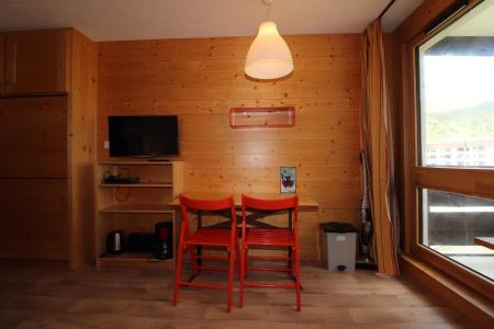 Holiday in mountain resort Studio 2 people (25) - La Résidence la Tour du Lac - Tignes - Living room