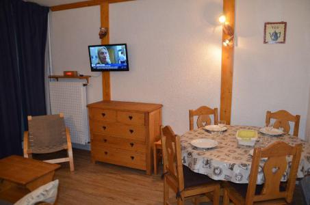 Holiday in mountain resort 2 room apartment 4 people (R38) - La Résidence Lac du Lou - Les Menuires - Dining area