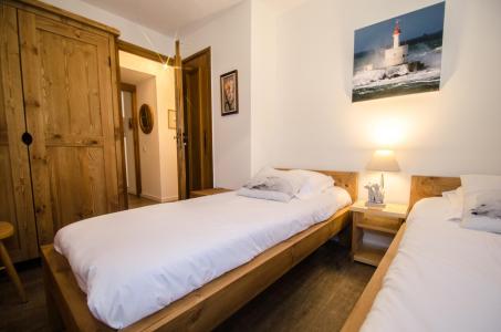 Holiday in mountain resort 3 room apartment 4 people (Mila) - La Résidence le Clos du Savoy - Chamonix - Bedroom