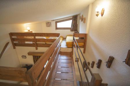 Vacaciones en montaña Estudio mezzanine para 6 personas (409) - La Résidence le Pouzenc - Les Orres - Escalera