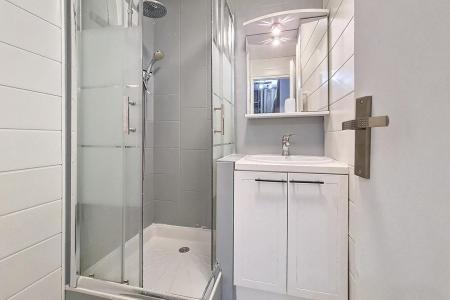 Vacanze in montagna Studio con alcova per 4 persone (14) - La Résidence les Gentianes - Les Menuires - Bagno con doccia