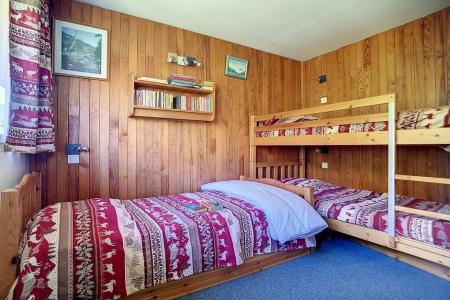 Holiday in mountain resort 2 room duplex apartment 5 people (E18) - La Résidence les Lauzes - Les Menuires - Bedroom