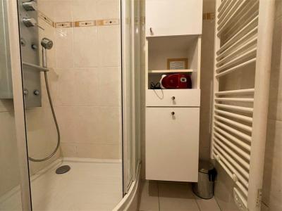 Vacanze in montagna Studio con alcova per 4 persone (31) - La Résidence les Mélèzes - Les Menuires - Bagno con doccia