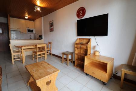 Holiday in mountain resort 2 room apartment sleeping corner 6 people (A10) - La Résidence les Tufs - Tignes - Living room