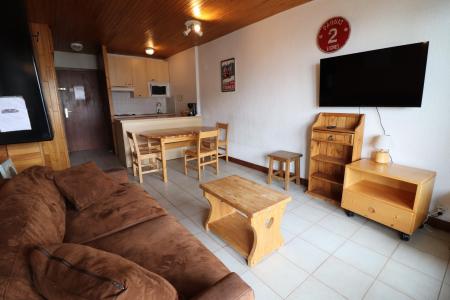 Holiday in mountain resort 2 room apartment sleeping corner 6 people (A10) - La Résidence les Tufs - Tignes - Living room