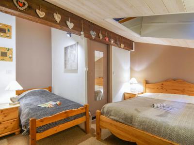 Holiday in mountain resort 3 room apartment 5 people (2) - Le Chailloud - Chamonix - Bedroom