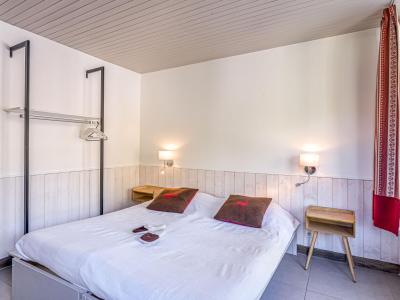 Holiday in mountain resort 2 room apartment 4 people (6) - Le Grand Pré - Tignes - Bedroom