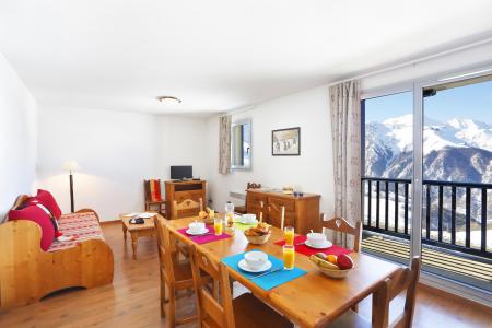 Holiday in mountain resort Le Hameau de Balestas - Peyragudes - Dining area