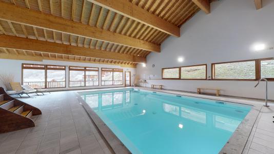 Holiday in mountain resort Le Hameau des Eaux d'Orelle - Orelle - Swimming pool