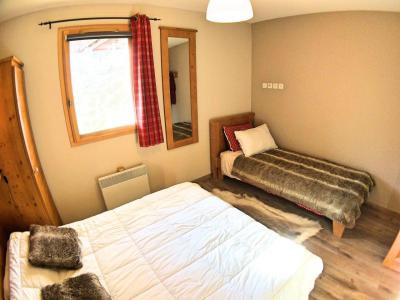 Holiday in mountain resort 4 room apartment 8 people (22C) - Le Hameau des Rennes - Vars - Bedroom
