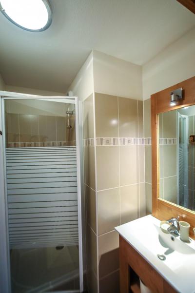 Holiday in mountain resort 4 room duplex apartment 6 people (D22) - Le Hameau des Rennes - Vars - Shower room