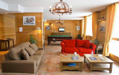 Holiday in mountain resort Le Hameau et les Chalets de la Vallée d'Or - Valloire - Living room