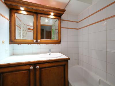 Holiday in mountain resort 3 room apartment 4 people (1) - Le Krystor - Chamonix - Bath-tub