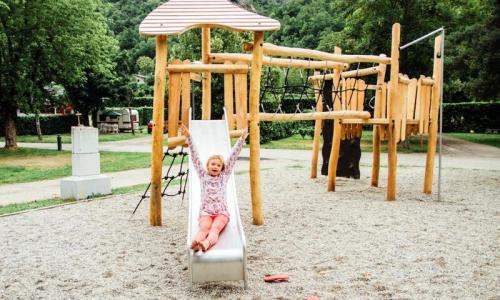 Wakacje w górach Le Malazéou Wellnesse Sport Camping - Ax-les-Thermes - Na zewnątrz latem