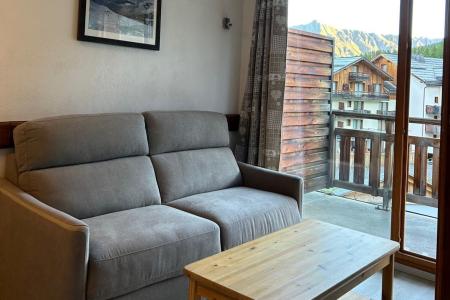 Holiday in mountain resort 2 room apartment sleeping corner 4 people (04) - Le Parc des Airelles - Les Orres - Living room