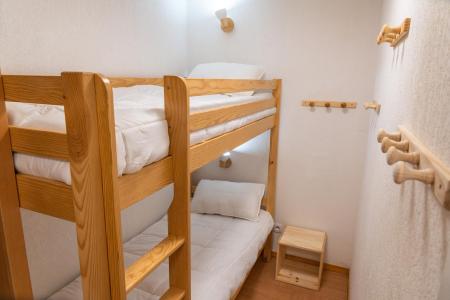 Holiday in mountain resort 2 room apartment sleeping corner 6 people (015) - Le Parc des Airelles - Les Orres - Bedroom