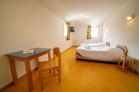 Holiday in mountain resort Triple room (CHT) - Le Rabuons - Auron - Bedroom