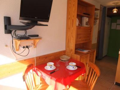 Holiday in mountain resort 1 room apartment 3 people (1) - Le Sarvan - Les Menuires - Living room