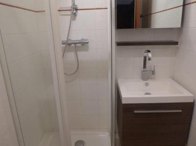 Holiday in mountain resort 1 room apartment 2 people (5) - Le Sérac - Val Thorens - Shower room