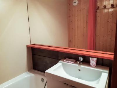 Holiday in mountain resort 2 room apartment 4 people (8) - Le Villaret - Les Menuires - Accommodation