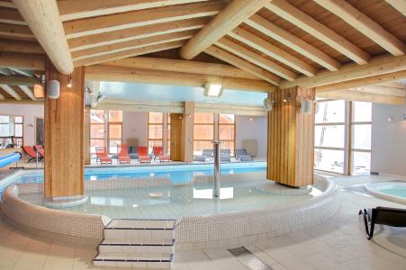 Holiday in mountain resort Les Balcons Platinium - Val Thorens - Swimming pool