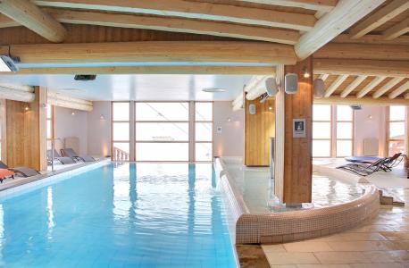 Holiday in mountain resort Les Balcons Platinium - Val Thorens - Swimming pool