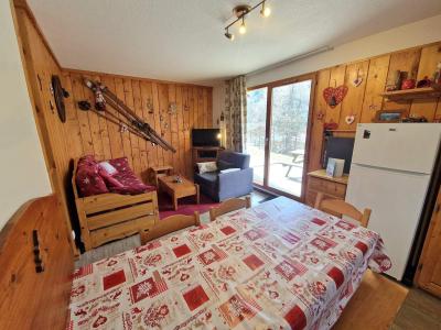 Vacanze in montagna Appartamento 3 stanze con cabina per 4-6 persone (B1) - Les Chalets d'Arrondaz - Valfréjus - Tavolo