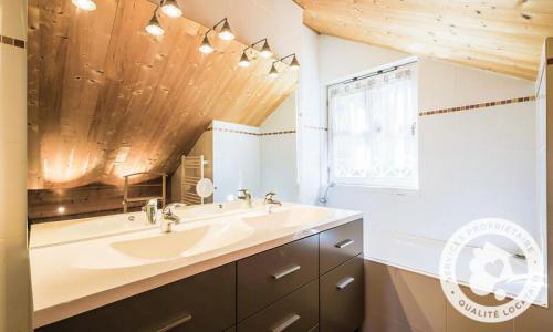 Rent in ski resort 7 room chalet 12 people (Prestige 180m²) - Les Chalets de Flaine Hameau - Maeva Home - Flaine - Wash-hand basin