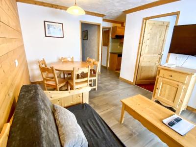 Holiday in mountain resort 2 room apartment sleeping corner 4-6 people - Les Chalets de l'Adonis - Les Menuires - Living room