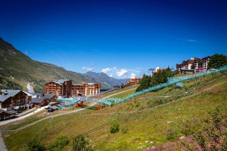 Holiday in mountain resort Les Chalets de l'Adonis - Les Menuires - Summer outside