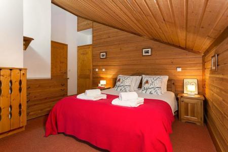 Holiday in mountain resort Les Chalets de l'Altiport - Alpe d'Huez - Double bed