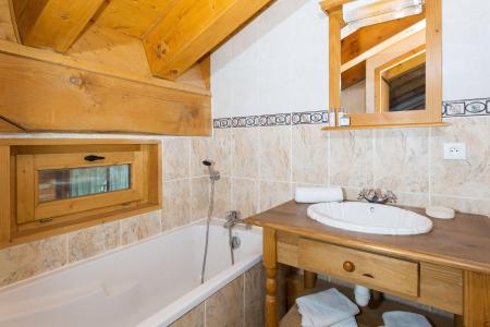 Holiday in mountain resort Les Chalets de la Tania - La Tania - Bathroom
