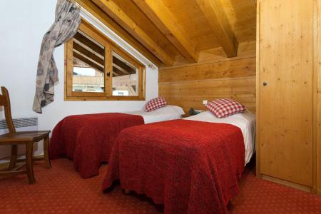 Holiday in mountain resort Les Chalets de la Tania - La Tania - Twin beds