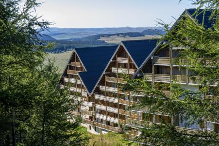 Vacances en montagne Les Chalets de Super-Besse - Super Besse - Extérieur été