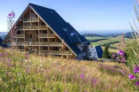 Vacances en montagne Les Chalets de Super-Besse - Super Besse - Extérieur été