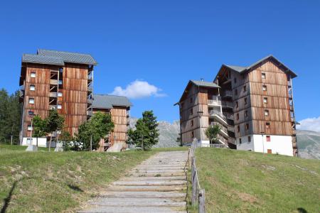 Vacanze in montagna Les Chalets de SuperD Eglantier - Superdévoluy - Esteriore estate