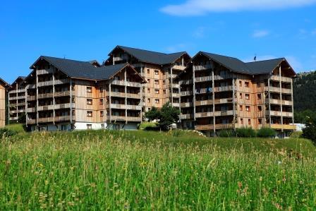 Wynajem na narty Apartament 2 pokojowy z alkową 6 osób (63) - Les Chalets de SuperD Eglantier - Superdévoluy - Na zewnątrz latem