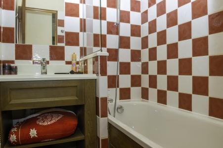 Holiday in mountain resort Les Chalets de Valoria - Valloire - Bathroom