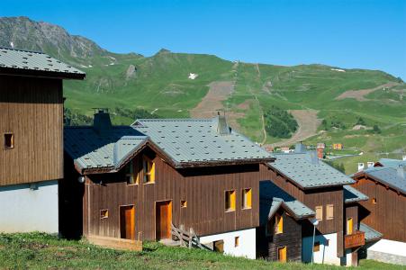 Vacances en montagne Les Chalets des Alpages - La Plagne - Extérieur été