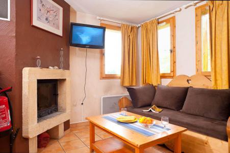 Holiday in mountain resort Les Chalets des Alpages - La Plagne - Living room