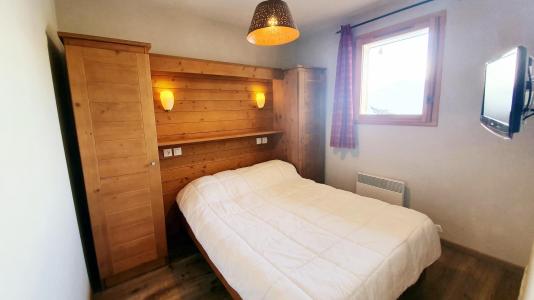 Holiday in mountain resort 2 room apartment 4 people (A44) - Les Chalets des Rennes - Vars - Bedroom