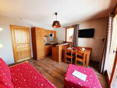 Holiday in mountain resort 2 room apartment 4 people (C21) - Les Chalets des Rennes - Vars - Living room