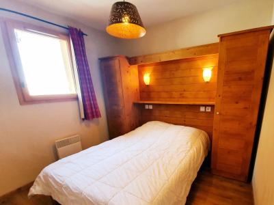 Holiday in mountain resort 2 room apartment 4 people (C32) - Les Chalets des Rennes - Vars - Bedroom