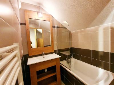 Holiday in mountain resort 3 room duplex apartment 6 people (A62) - Les Chalets des Rennes - Vars - Bedroom